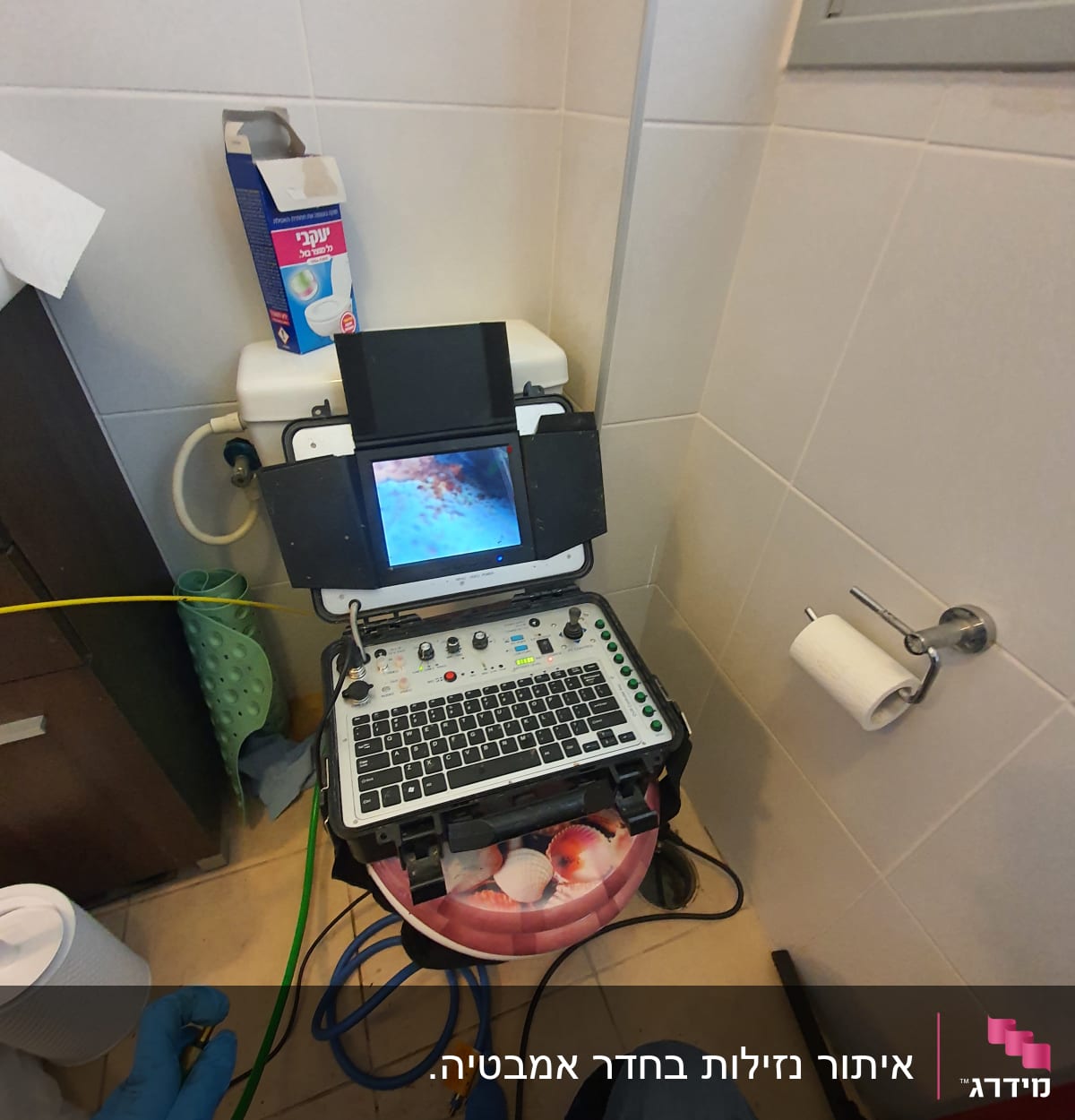 מכשיר איתור נזילות עם מסך ותצוגה